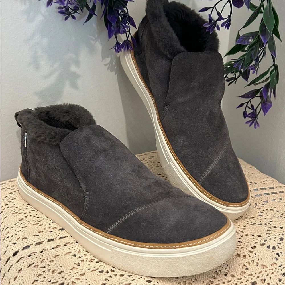 TOMS Paxton Suede Shoes Mid-Cut Faux Fur Lined OrthoLite Insole Water Resistant